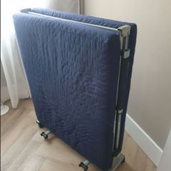 Foldable bed