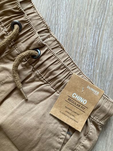 Girls chinos BNWT 9-10y