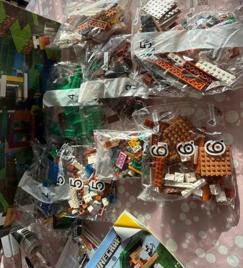 Lego Minecraft. The Modern treehouse