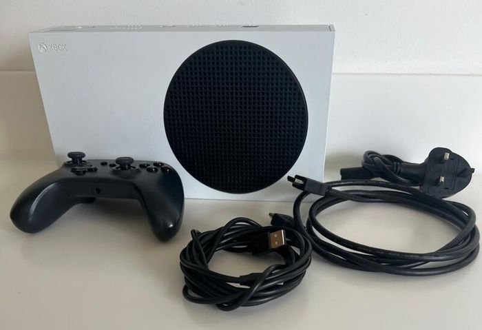 Xbox Series S 512GB & Controller  Great Condition