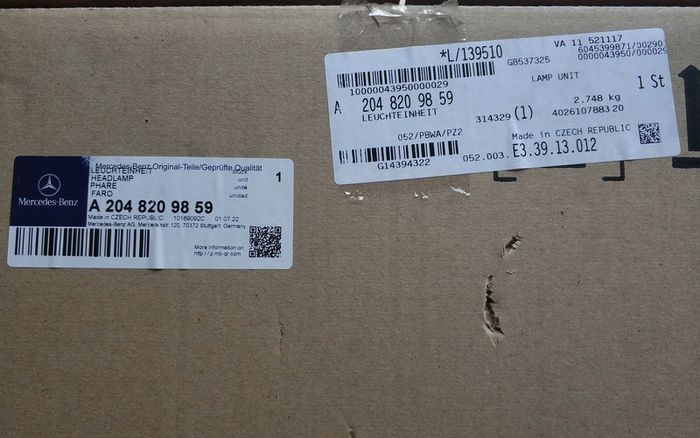 Genuine RH side headlight car parts for Mercedes  W204  -  2048209859. Brand New