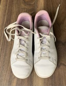 Girls Adidas Runners: Size 4.5