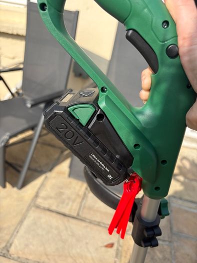 Cordless grass edge trimmer