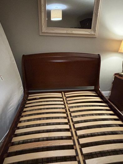 The Laiore Sleigh Bed( King Size)