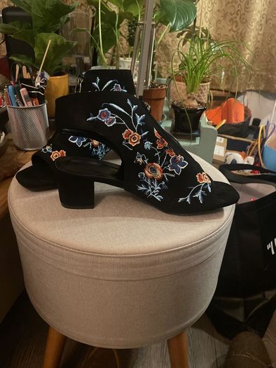 Women Floral Embroidered Peep Toe Chunky Heeled