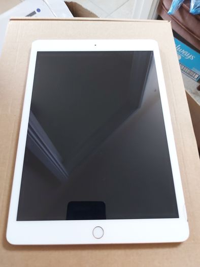Apple Ipad 7th Generation, 32 GB, in very good cosmetic condition, Activation Locked to previous owner