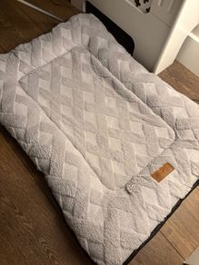 Alice & Co lounging dog bed