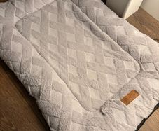 Alice & Co lounging dog bed