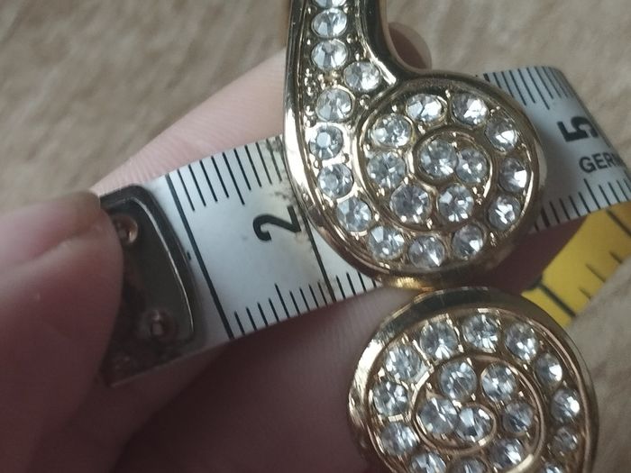 Beautiful gold-tone suit bracelet with crystals.