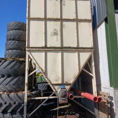 large hopper bin with built in augher