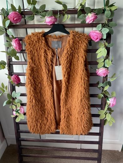 gilet Bnwt ichi fake fur gilet size small
