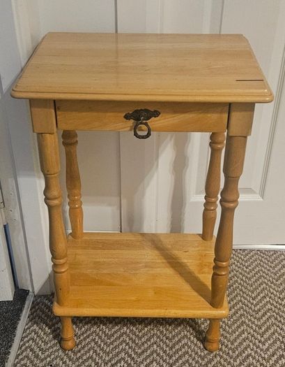 Wooden side table with drawer