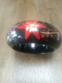 Black/Red and Gold Flower Design
