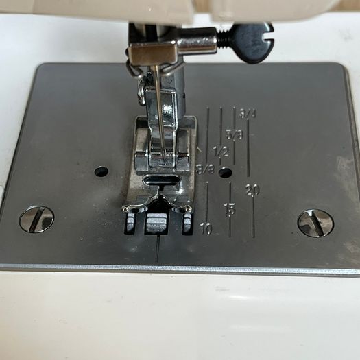 TOYOTA SE14 RS2000 Electrical Foot Pedal Operated Sewing Machine - Incomplete