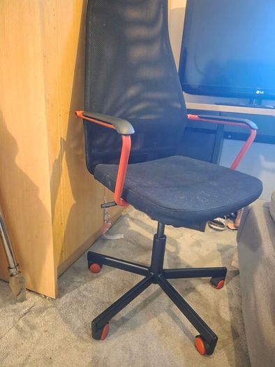 gameing table and chair