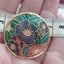 Vintage gold tone enamel cloisonne floral brooch. Image 2