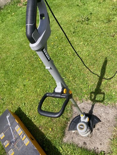 Titan TTB820GGT 600W 230V wired Grass Trimmer