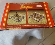 hornby double track level crossing
