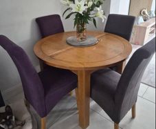 Gorgeous Very Solid Circular Extendable Kitchen Dining Table & 4 x Padded Chairs - Can Deliver