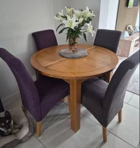 Gorgeous Very Solid Circular Extendable Kitchen Dining Table & 4 x Padded Chairs - Can Deliver