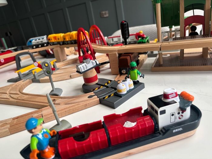 Brio Deluxe Train Railway Set with extra BRIO BT016 train