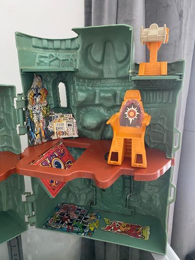 he man  castle grey skull