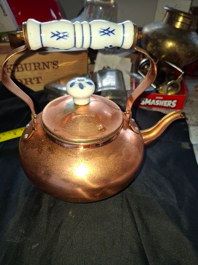Copper Kettle features a white Porcelain Handle and matching lid knob, Postage Available or Collection