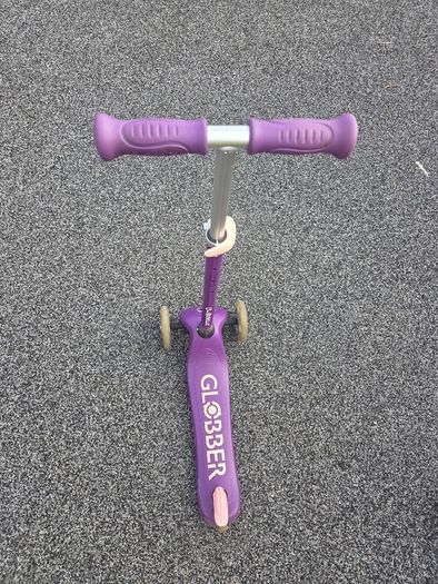 Globber pink scooter, barely used, great condition