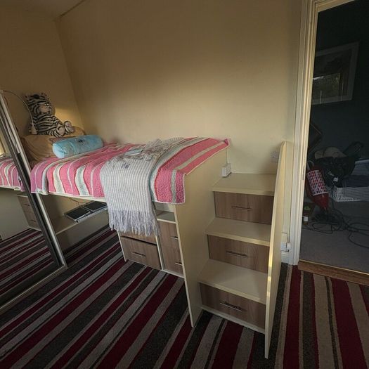 Fitted teenager bedroom furniture