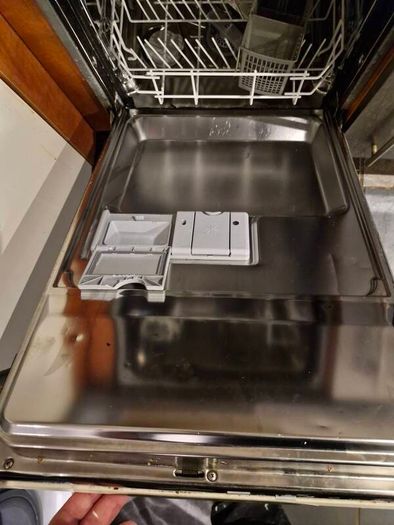 Slimline dishwasher