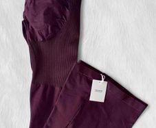 THRIVIN Elevate Seamsless V Waist Burgundy Scrunch Bum Flare Leggings Size L New With Tags