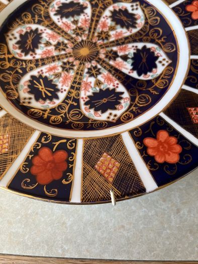 1128 a"Old Imari" pattern 11" Wall plate