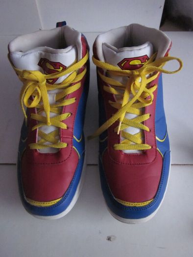 Superman High Top Trainers S.9