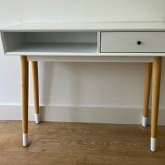 White Console table