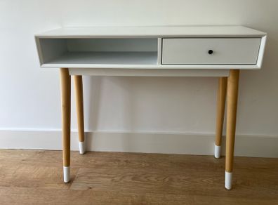 White Console table