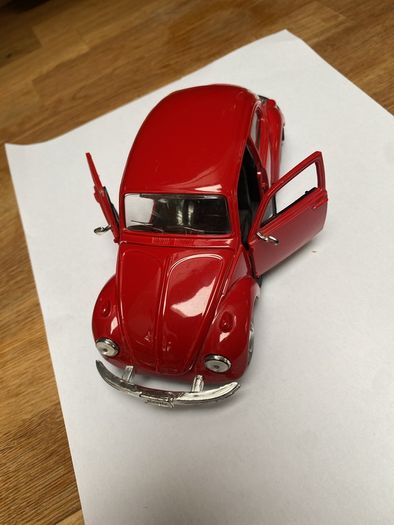 Maisto.volkswagen BW Beetle red midst scale 1:24  die cast VW