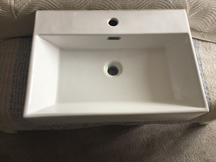 Wall hung basin