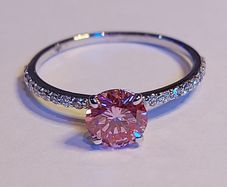 14k Gold ring with 1.03 ct Lab-Grown Diamond, 0.85 ct main pink diamond cerified by IGI and Laser inscripted excellent cut