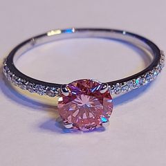 14k Gold ring with 1.03 ct Lab-Grown Diamond, 0.85 ct main pink diamond cerified by IGI and Laser inscripted excellent cut