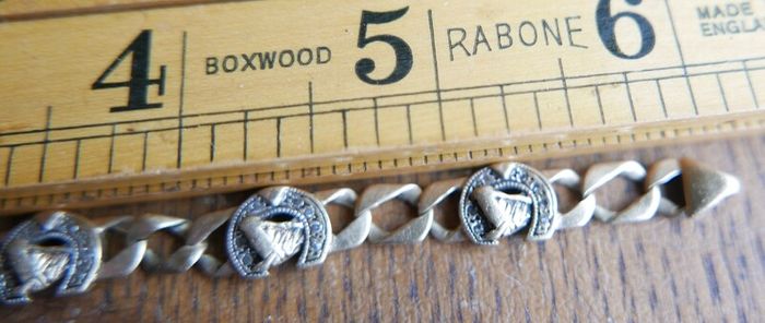 Vintage 9c 375 Solid Yellow Gold Solid Diamonds Cut Horse Shoe with Horses Head Link Bracelet L-6" 8,8 g