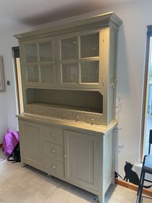 kitchen cabinet