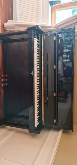 Feurich 122 Piano