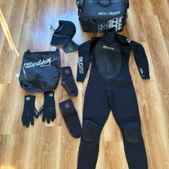 Billabong Wetsuit Bundle Size M. New Wetsuit with Tag + Gloves, Bags, Hood & Neoprene Socks