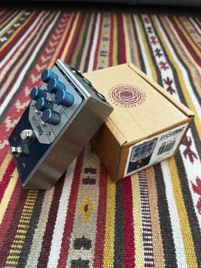 Origin Effects BASSRIG Super Vintage - Present - Blue / Silver