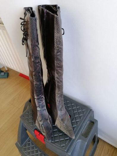 Women's Boot's Size 7 Eur 40