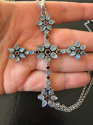 silver necklace cross