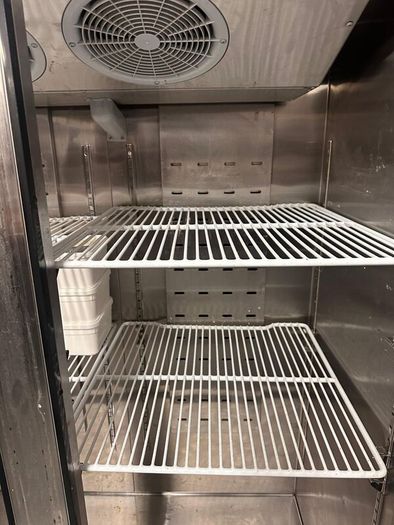 Commercial refrigerator