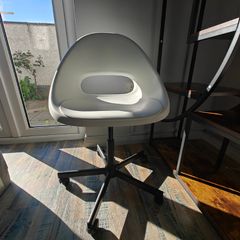 Swivel chair
