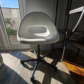 Swivel chair