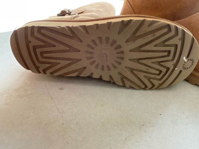 UGG Remora Buckle boot in chestnut suede with a wool lining size UK 3 brand New